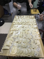 在学校包的第一顿饺子